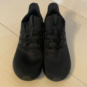 Black Adidas cloud foam 2.0